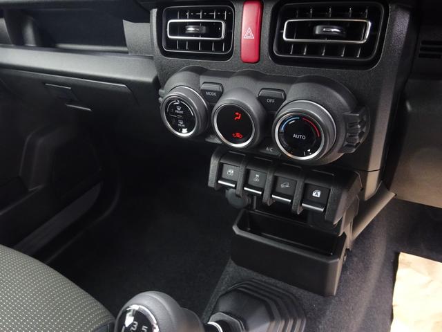 ジムニー ＸＣ　届出済み未使用車　５速マニュアル　デュアルセンサーブレーキ　リヤパーキングセンサー付４型　ＬＥＤヘッドライト　シートヒーター　純正１６インチアルミ　本革巻ステアリング　リモート格納ドアミラー（18枚目）