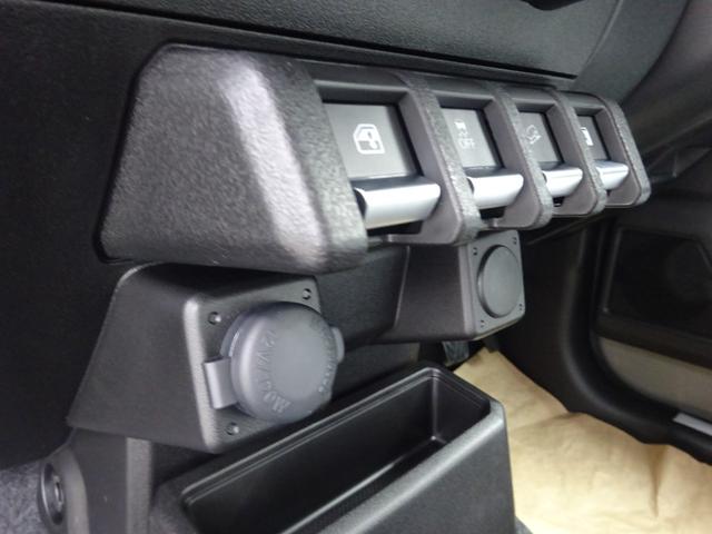 ジムニー ＸＣ　届出済み未使用車　５速マニュアル　デュアルセンサーブレーキ　リヤパーキングセンサー付４型　ＬＥＤヘッドライト　シートヒーター　純正１６インチアルミ　本革巻ステアリング　リモート格納ドアミラー（66枚目）