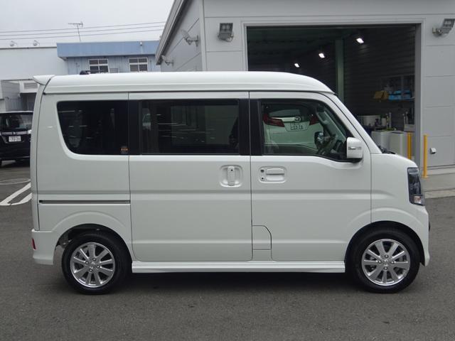エブリイワゴン ＰＺターボスペシャル　両側パワースライドドア　純正フロアマット　ＥＴＣ２．０　運転席シートヒーター　助手席オートステップ　本革ステアリング　ＤＣＢＳ　ＬＥＤヘッドライト　入ルーフ　後期ＣＶＴモデル　キーレスプッシュスタート（8枚目）