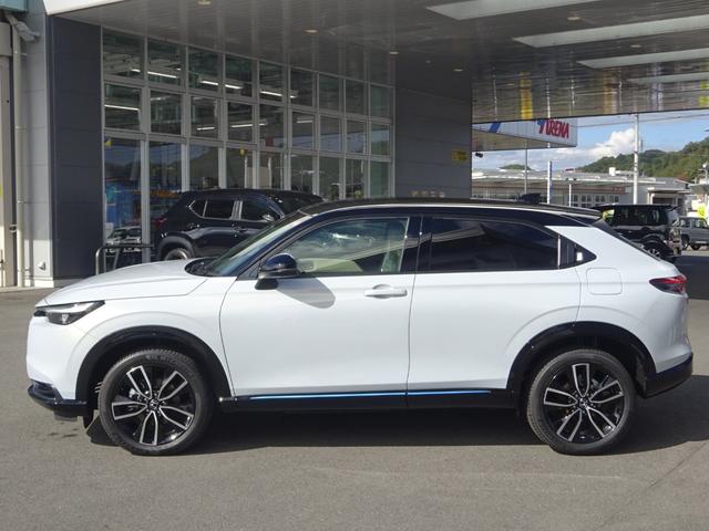 ヴェゼル e:HEV Z・PLaYパッケージ 地デジフルセグTV ホンダ純正9インチナビゲーション マルチビューモニター ETC2.0 プレミアムオーディオ パノラマガラスルーフ 4WD 後退出庫サポート パワーバックドア 登録済未使用車(5枚目)