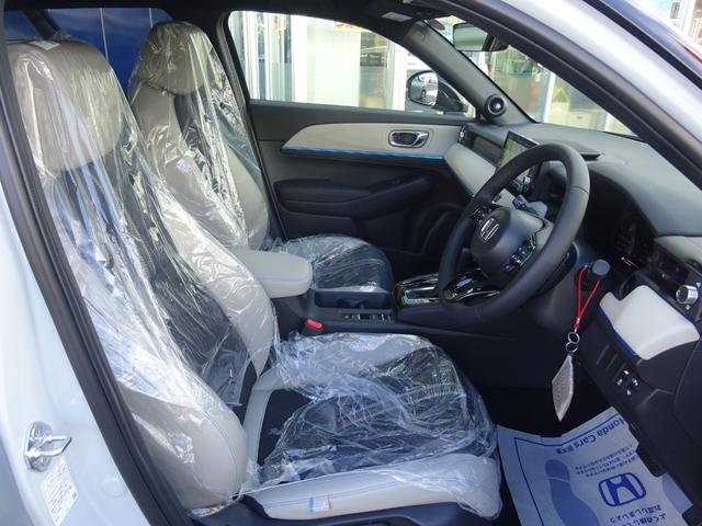 ヴェゼル e:HEV Z・PLaYパッケージ 地デジフルセグTV ホンダ純正9インチナビゲーション マルチビューモニター ETC2.0 プレミアムオーディオ パノラマガラスルーフ 4WD 後退出庫サポート パワーバックドア 登録済未使用車(6枚目)