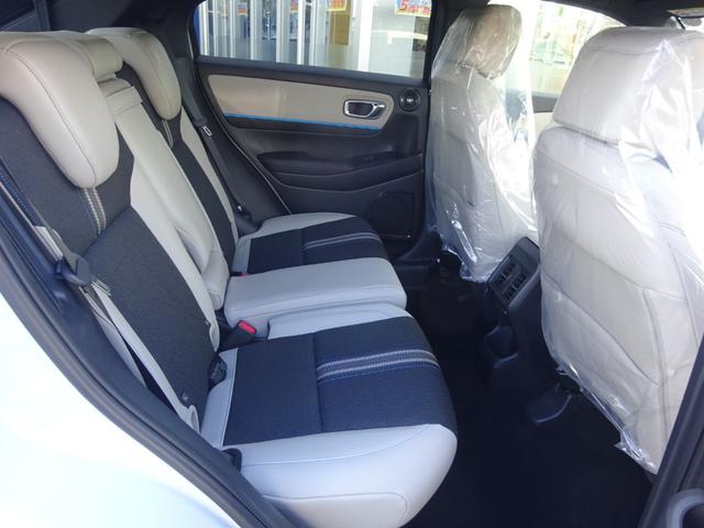 ヴェゼル e:HEV Z・PLaYパッケージ 地デジフルセグTV ホンダ純正9インチナビゲーション マルチビューモニター ETC2.0 プレミアムオーディオ パノラマガラスルーフ 4WD 後退出庫サポート パワーバックドア 登録済未使用車(7枚目)