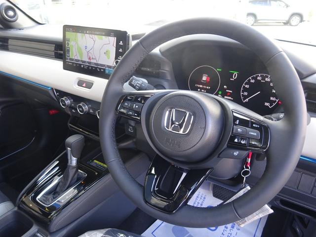 ヴェゼル e:HEV Z・PLaYパッケージ 地デジフルセグTV ホンダ純正9インチナビゲーション マルチビューモニター ETC2.0 プレミアムオーディオ パノラマガラスルーフ 4WD 後退出庫サポート パワーバックドア 登録済未使用車(8枚目)