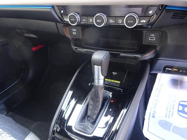 ヴェゼル e:HEV Z・PLaYパッケージ 地デジフルセグTV ホンダ純正9インチナビゲーション マルチビューモニター ETC2.0 プレミアムオーディオ パノラマガラスルーフ 4WD 後退出庫サポート パワーバックドア 登録済未使用車(11枚目)