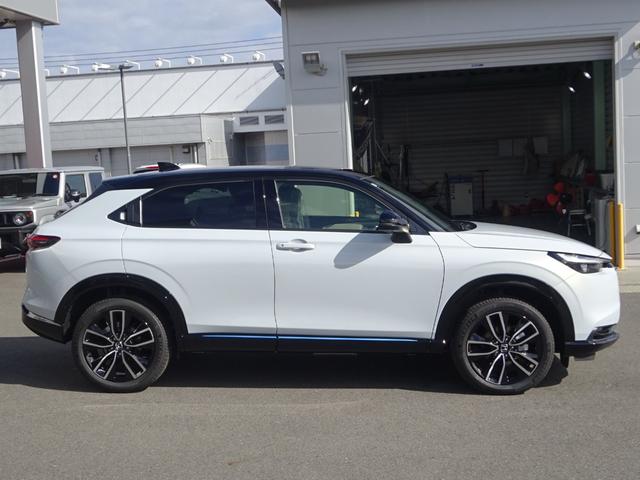 ヴェゼル e:HEV Z・PLaYパッケージ 地デジフルセグTV ホンダ純正9インチナビゲーション マルチビューモニター ETC2.0 プレミアムオーディオ パノラマガラスルーフ 4WD 後退出庫サポート パワーバックドア 登録済未使用車(21枚目)