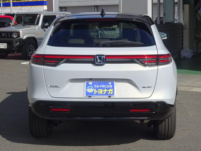 ヴェゼル e:HEV Z・PLaYパッケージ 地デジフルセグTV ホンダ純正9インチナビゲーション マルチビューモニター ETC2.0 プレミアムオーディオ パノラマガラスルーフ 4WD 後退出庫サポート パワーバックドア 登録済未使用車(22枚目)