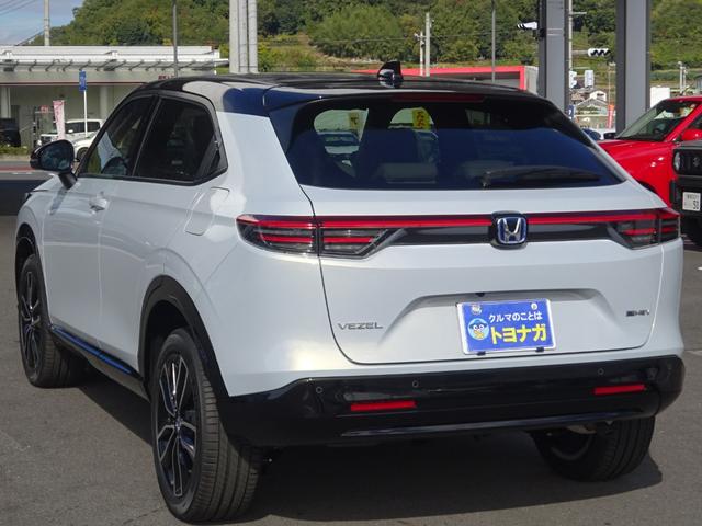 ヴェゼル e:HEV Z・PLaYパッケージ 地デジフルセグTV ホンダ純正9インチナビゲーション マルチビューモニター ETC2.0 プレミアムオーディオ パノラマガラスルーフ 4WD 後退出庫サポート パワーバックドア 登録済未使用車(25枚目)