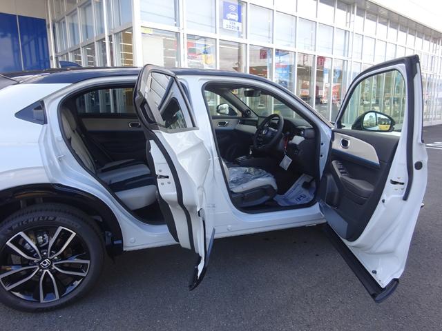 ヴェゼル e:HEV Z・PLaYパッケージ 地デジフルセグTV ホンダ純正9インチナビゲーション マルチビューモニター ETC2.0 プレミアムオーディオ パノラマガラスルーフ 4WD 後退出庫サポート パワーバックドア 登録済未使用車(56枚目)