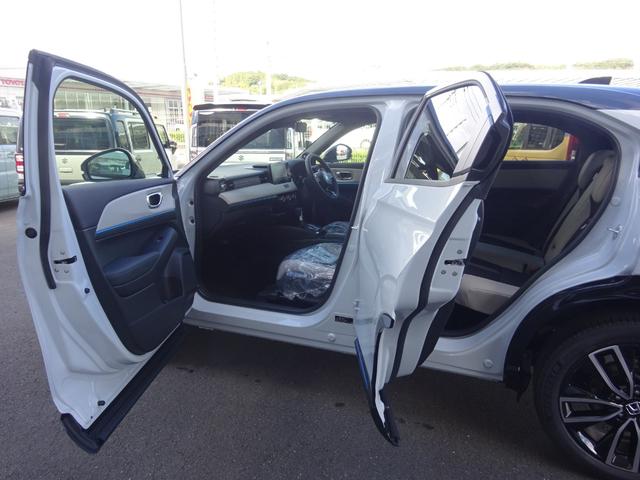 ヴェゼル e:HEV Z・PLaYパッケージ 地デジフルセグTV ホンダ純正9インチナビゲーション マルチビューモニター ETC2.0 プレミアムオーディオ パノラマガラスルーフ 4WD 後退出庫サポート パワーバックドア 登録済未使用車(59枚目)