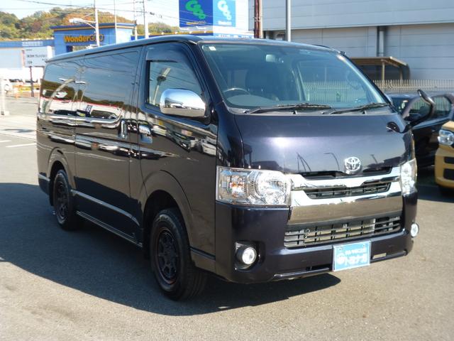 ハイエースバン スーパーＧＬ　ダークプライム　地デジフルセグ純正７インチナビゲーション　ＥＴＣ　バックカメラ　４ＷＤ　両側電動スライドドア　バックドアイージークローザー　ベッドキット　ヒッチメンバー　スモークフィルム施工済（4枚目）