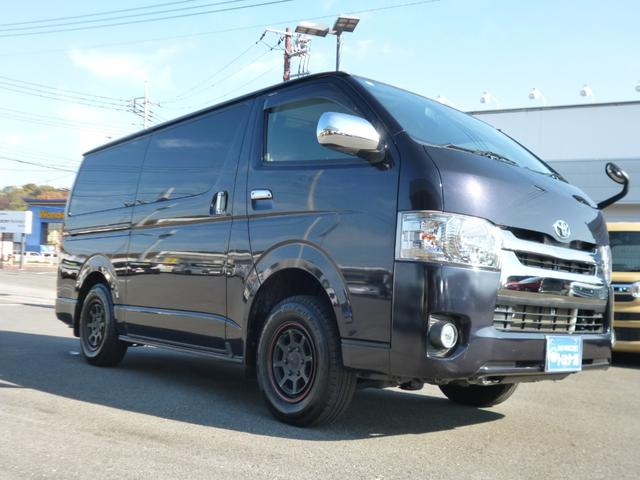 ハイエースバン スーパーＧＬ　ダークプライム　地デジフルセグ純正７インチナビゲーション　ＥＴＣ　バックカメラ　４ＷＤ　両側電動スライドドア　バックドアイージークローザー　ベッドキット　ヒッチメンバー　スモークフィルム施工済（5枚目）