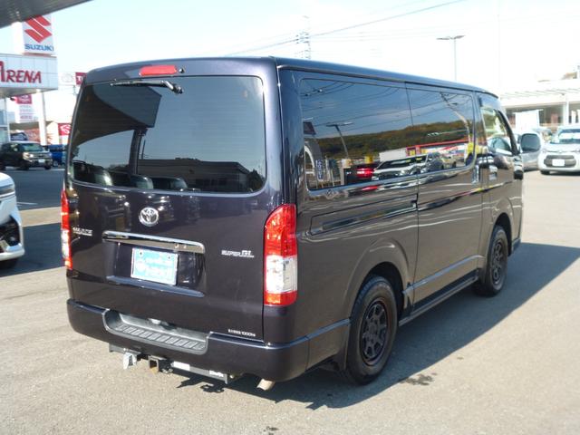ハイエースバン スーパーＧＬ　ダークプライム　地デジフルセグ純正７インチナビゲーション　ＥＴＣ　バックカメラ　４ＷＤ　両側電動スライドドア　バックドアイージークローザー　ベッドキット　ヒッチメンバー　スモークフィルム施工済（8枚目）