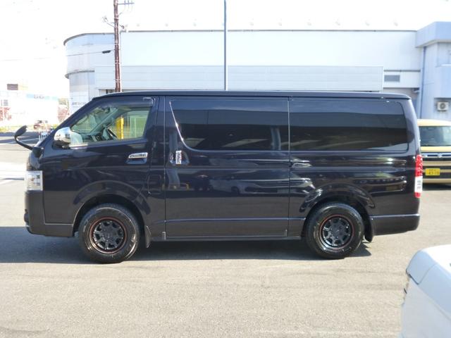 ハイエースバン スーパーＧＬ　ダークプライム　地デジフルセグ純正７インチナビゲーション　ＥＴＣ　バックカメラ　４ＷＤ　両側電動スライドドア　バックドアイージークローザー　ベッドキット　ヒッチメンバー　スモークフィルム施工済（12枚目）