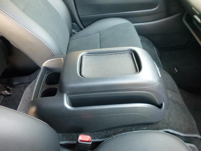 ハイエースバン スーパーＧＬ　ダークプライム　地デジフルセグ純正７インチナビゲーション　ＥＴＣ　バックカメラ　４ＷＤ　両側電動スライドドア　バックドアイージークローザー　ベッドキット　ヒッチメンバー　スモークフィルム施工済（19枚目）