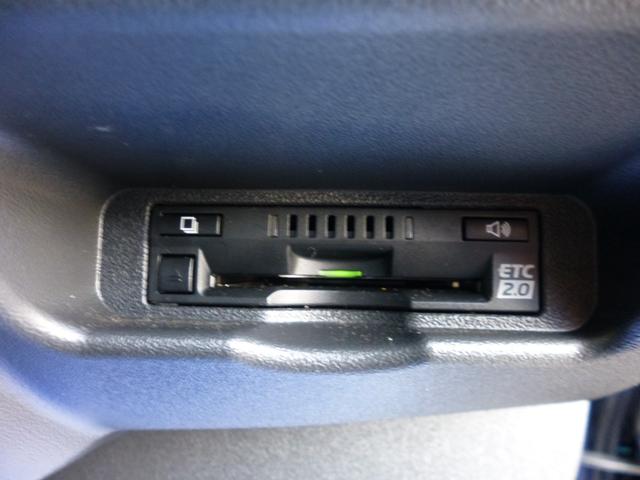 ハイエースバン スーパーＧＬ　ダークプライム　地デジフルセグ純正７インチナビゲーション　ＥＴＣ　バックカメラ　４ＷＤ　両側電動スライドドア　バックドアイージークローザー　ベッドキット　ヒッチメンバー　スモークフィルム施工済（20枚目）