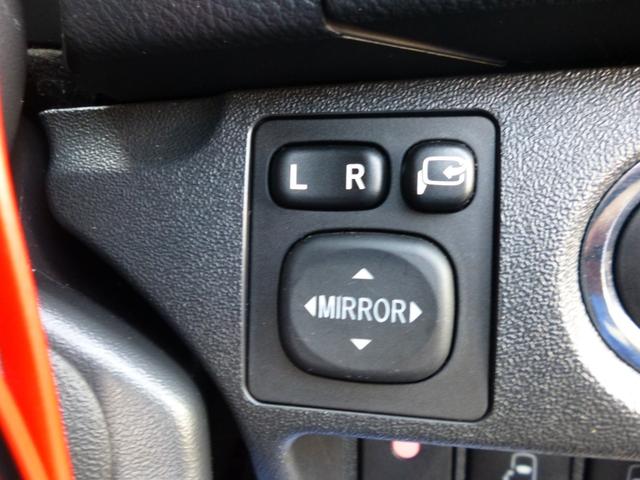 ハイエースバン スーパーＧＬ　ダークプライム　地デジフルセグ純正７インチナビゲーション　ＥＴＣ　バックカメラ　４ＷＤ　両側電動スライドドア　バックドアイージークローザー　ベッドキット　ヒッチメンバー　スモークフィルム施工済（24枚目）