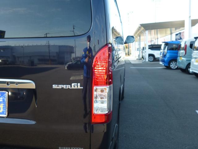 ハイエースバン スーパーＧＬ　ダークプライム　地デジフルセグ純正７インチナビゲーション　ＥＴＣ　バックカメラ　４ＷＤ　両側電動スライドドア　バックドアイージークローザー　ベッドキット　ヒッチメンバー　スモークフィルム施工済（29枚目）