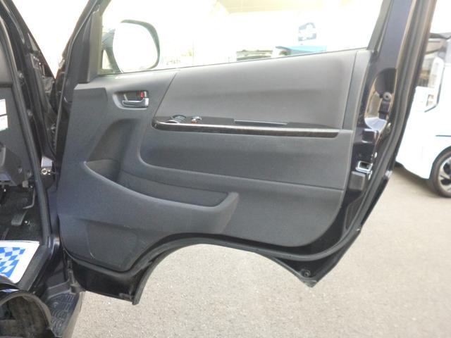 ハイエースバン スーパーＧＬ　ダークプライム　地デジフルセグ純正７インチナビゲーション　ＥＴＣ　バックカメラ　４ＷＤ　両側電動スライドドア　バックドアイージークローザー　ベッドキット　ヒッチメンバー　スモークフィルム施工済（52枚目）