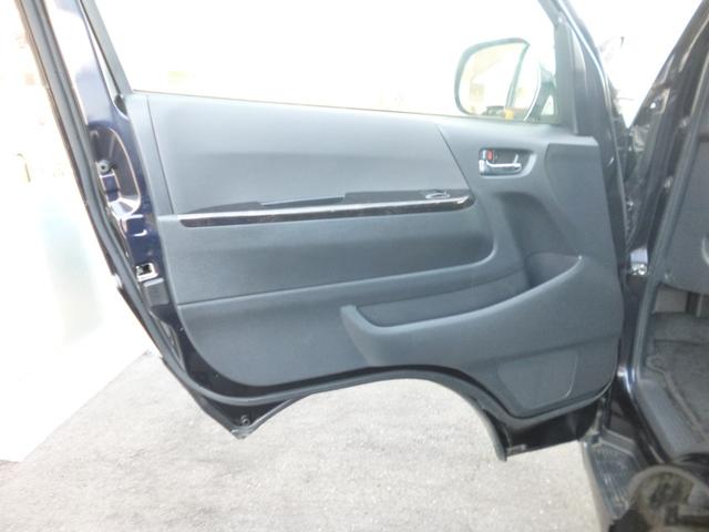 ハイエースバン スーパーＧＬ　ダークプライム　地デジフルセグ純正７インチナビゲーション　ＥＴＣ　バックカメラ　４ＷＤ　両側電動スライドドア　バックドアイージークローザー　ベッドキット　ヒッチメンバー　スモークフィルム施工済（55枚目）