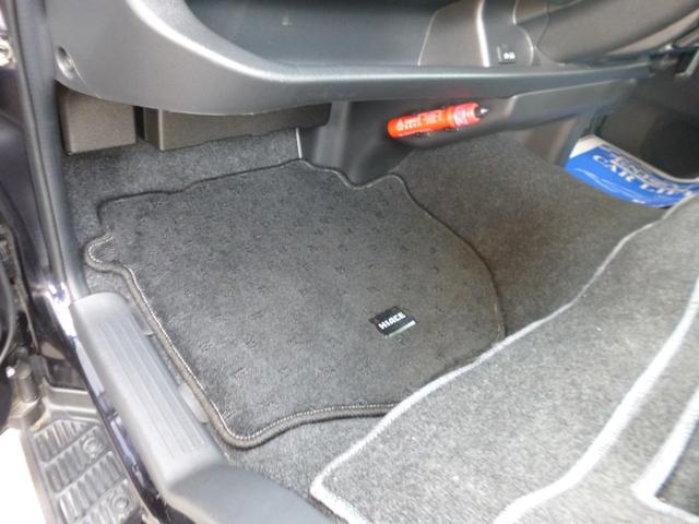 ハイエースバン スーパーＧＬ　ダークプライム　地デジフルセグ純正７インチナビゲーション　ＥＴＣ　バックカメラ　４ＷＤ　両側電動スライドドア　バックドアイージークローザー　ベッドキット　ヒッチメンバー　スモークフィルム施工済（64枚目）