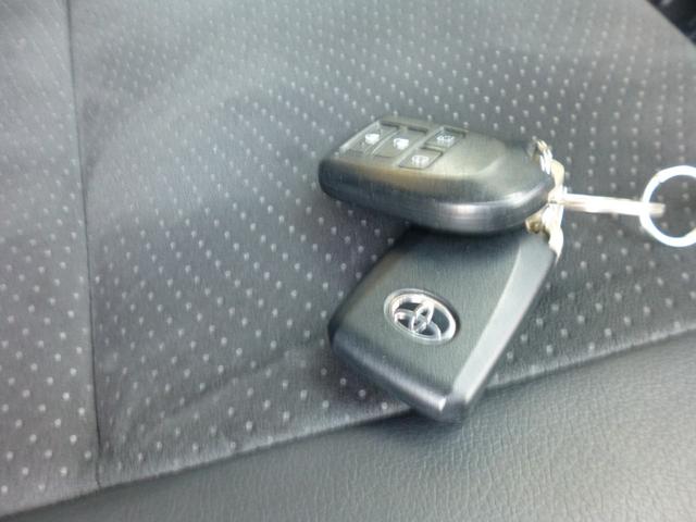 ハイエースバン スーパーＧＬ　ダークプライム　地デジフルセグ純正７インチナビゲーション　ＥＴＣ　バックカメラ　４ＷＤ　両側電動スライドドア　バックドアイージークローザー　ベッドキット　ヒッチメンバー　スモークフィルム施工済（72枚目）