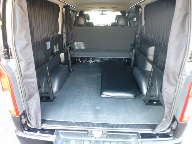 ハイエースバン スーパーＧＬ　ダークプライム　地デジフルセグ純正７インチナビゲーション　ＥＴＣ　バックカメラ　４ＷＤ　両側電動スライドドア　バックドアイージークローザー　ベッドキット　ヒッチメンバー　スモークフィルム施工済（76枚目）