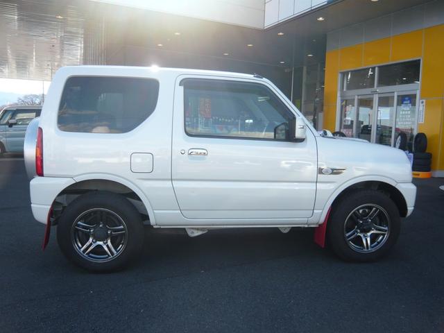 ジムニー ランドベンチャー　特別仕様車ランドベンチャー　シートヒーター　フォグランプ　純正１６インチアルミホイール　社外ナビ（パイオニアＡＶＩＣ　ＲＺ７１２）　ＴＶ　ＤＶＤ再生　ＣＤ　Ｂｌｕｅｔｏｏｔｈ　ステアリングスイッチ（6枚目）