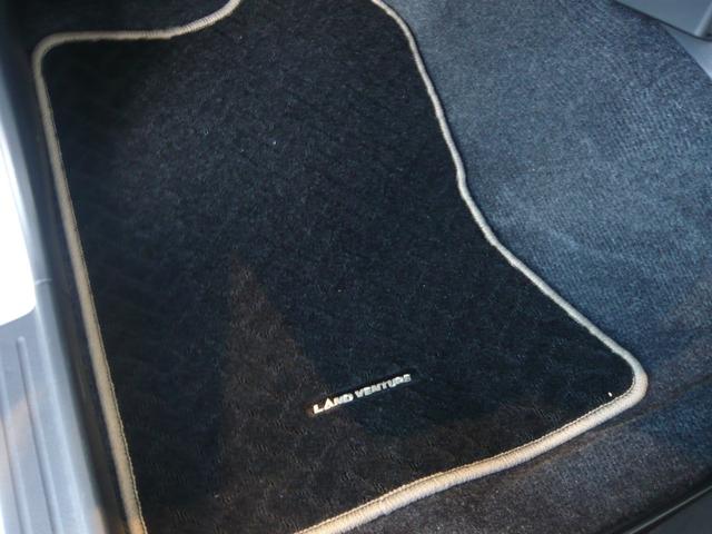 ジムニー ランドベンチャー　特別仕様車ランドベンチャー　シートヒーター　フォグランプ　純正１６インチアルミホイール　社外ナビ（パイオニアＡＶＩＣ　ＲＺ７１２）　ＴＶ　ＤＶＤ再生　ＣＤ　Ｂｌｕｅｔｏｏｔｈ　ステアリングスイッチ（64枚目）