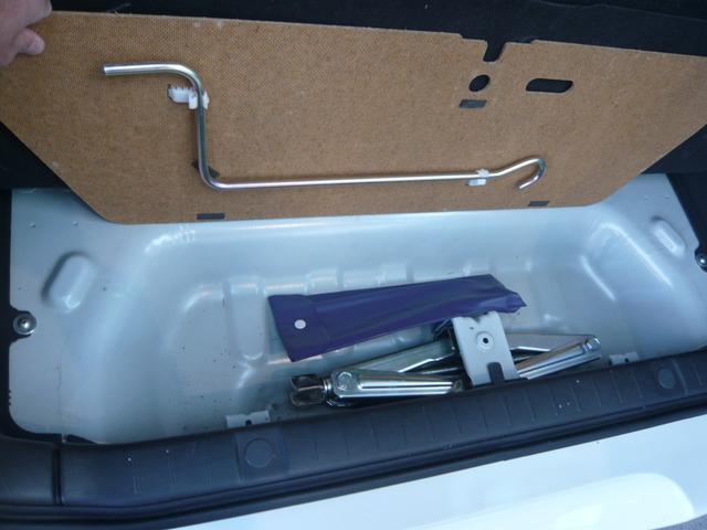 ジムニー ランドベンチャー　特別仕様車ランドベンチャー　シートヒーター　フォグランプ　純正１６インチアルミホイール　社外ナビ（パイオニアＡＶＩＣ　ＲＺ７１２）　ＴＶ　ＤＶＤ再生　ＣＤ　Ｂｌｕｅｔｏｏｔｈ　ステアリングスイッチ（74枚目）