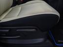 運転席にはシートリフターが付いていますので座高にあわせてドライビングポジションが決められます。