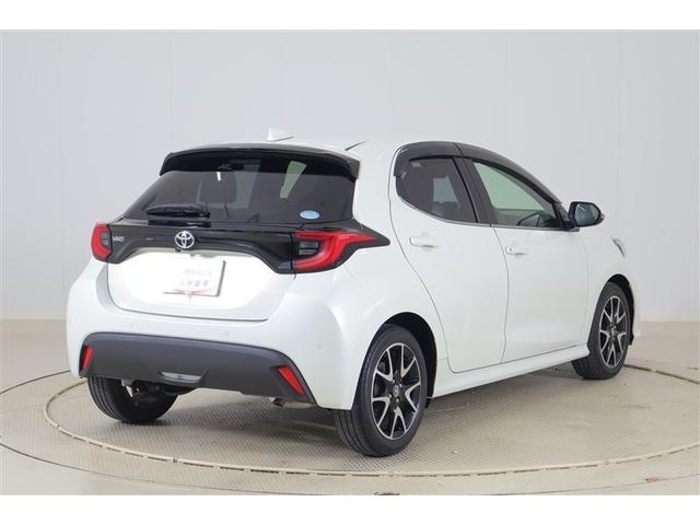 ヤリス Ｚ　サイドＳＲＳ　ＡＡＣ　バックモニタ　スマキー　横滑防止装置　キーフリー　１オーナー　アルミ　ＬＥＤランプ　パワーウインドウ　定期点検記録簿　助手席エアバック　クルコン　エアバッグ　パワーステアリング（3枚目）