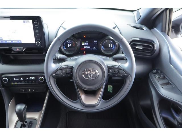 ヤリス Ｚ　サイドＳＲＳ　ＡＡＣ　バックモニタ　スマキー　横滑防止装置　キーフリー　１オーナー　アルミ　ＬＥＤランプ　パワーウインドウ　定期点検記録簿　助手席エアバック　クルコン　エアバッグ　パワーステアリング（10枚目）