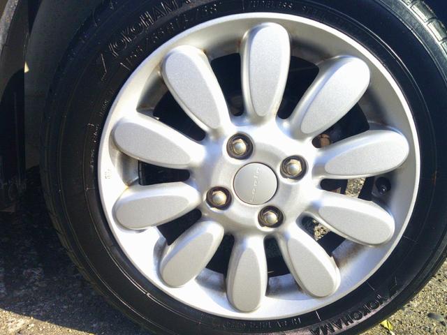 アルトラパン X ホワイトルーフ デュアルセンサーブレーキサポート HIDヘッド スマートキー&プッシュスタート シートヒーター 14アルミ(25枚目)