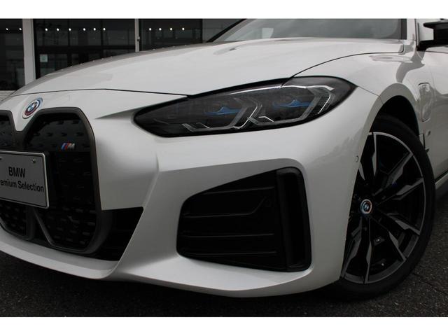 ｉ４ Ｍ５０　正規認定中古車　１９インチアロイホイール　電動ガラスサンルーフ　ハイビームアシスト　ＢＭＷレーザーライト　アップルカープレイ　携帯電話ワイヤレスチャージ　ハーマンカードン（5枚目）