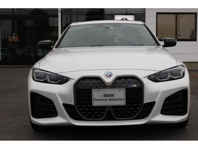 ｉ４ Ｍ５０　正規認定中古車　１９インチアロイホイール　電動ガラスサンルーフ　ハイビームアシスト　ＢＭＷレーザーライト　アップルカープレイ　携帯電話ワイヤレスチャージ　ハーマンカードン（8枚目）