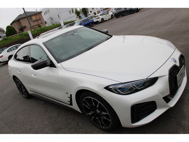 ｉ４ Ｍ５０　正規認定中古車　１９インチアロイホイール　電動ガラスサンルーフ　ハイビームアシスト　ＢＭＷレーザーライト　アップルカープレイ　携帯電話ワイヤレスチャージ　ハーマンカードン（15枚目）