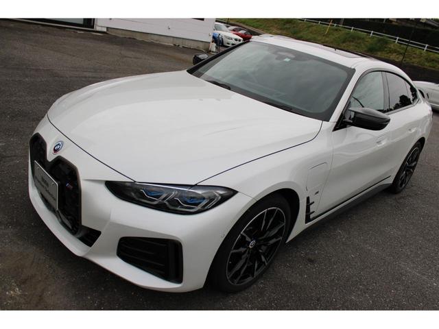 ｉ４ Ｍ５０　正規認定中古車　１９インチアロイホイール　電動ガラスサンルーフ　ハイビームアシスト　ＢＭＷレーザーライト　アップルカープレイ　携帯電話ワイヤレスチャージ　ハーマンカードン（16枚目）