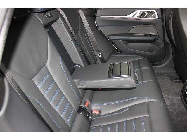 ｉ４ Ｍ５０　正規認定中古車　１９インチアロイホイール　電動ガラスサンルーフ　ハイビームアシスト　ＢＭＷレーザーライト　アップルカープレイ　携帯電話ワイヤレスチャージ　ハーマンカードン（64枚目）