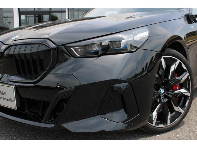 ５シリーズ ５２３ｉ　Ｍスポーツ　正規認定中古車　２１インチアロイホイール　Ｍパフォーマンスブレーキ　ブラックキドニーグリル　レザーシート　アダプティブＬＥＤヘッドライト　クラフテッドガラスフィニッシュ　電動フロントシート（2枚目）
