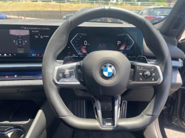 ５シリーズ ５２３ｉ　Ｍスポーツ　正規認定中古車　２１インチアロイホイール　Ｍパフォーマンスブレーキ　ブラックキドニーグリル　レザーシート　アダプティブＬＥＤヘッドライト　クラフテッドガラスフィニッシュ　電動フロントシート（26枚目）