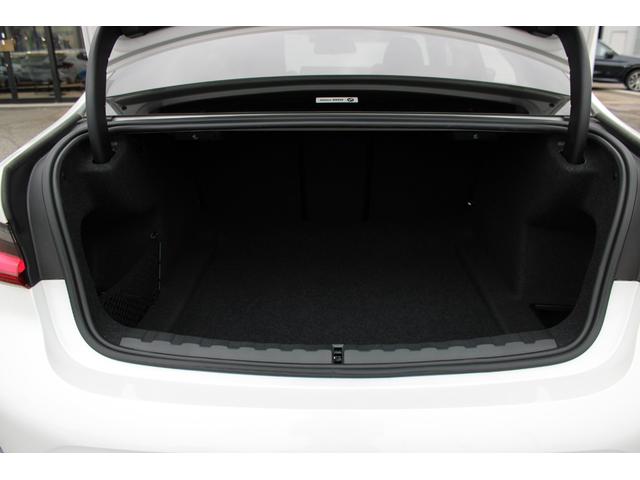 ３シリーズ ３２０ｄ　ｘＤｒｉｖｅ　Ｍスポーツ　正規認定中古車、１８インチアロイホイール、アンビエントライト、電動フロントシート、プライバシーガラス（リアガラス）、シートヒーター（フロント左右）、ハイビーム・アシスタント、スルーローディングシステム（54枚目）