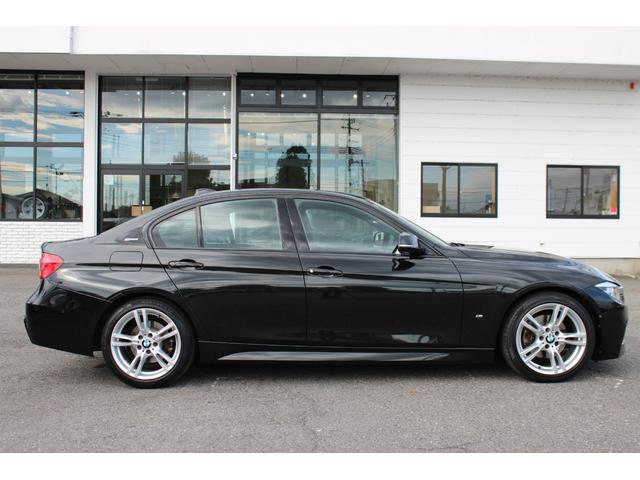 ３シリーズ ３３０ｅ　ＭスポーツアイパフォーマンスＥＤシャドー　正規認定中古車　１８インチアロイホイール　Ｍスポーツパッケージ　コンフォートアクセス　電動フロントシート　フロントシートヒーター　アクティブクルーズコントロール　トップ・サイドビューカメラ（13枚目）