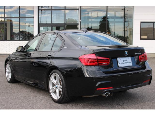 ３シリーズ ３３０ｅ　ＭスポーツアイパフォーマンスＥＤシャドー　正規認定中古車　１８インチアロイホイール　Ｍスポーツパッケージ　コンフォートアクセス　電動フロントシート　フロントシートヒーター　アクティブクルーズコントロール　トップ・サイドビューカメラ（16枚目）