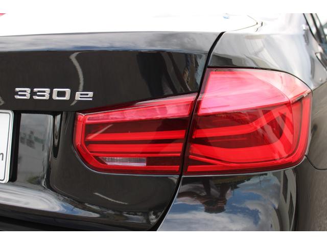 ３シリーズ ３３０ｅ　ＭスポーツアイパフォーマンスＥＤシャドー　正規認定中古車　１８インチアロイホイール　Ｍスポーツパッケージ　コンフォートアクセス　電動フロントシート　フロントシートヒーター　アクティブクルーズコントロール　トップ・サイドビューカメラ（22枚目）