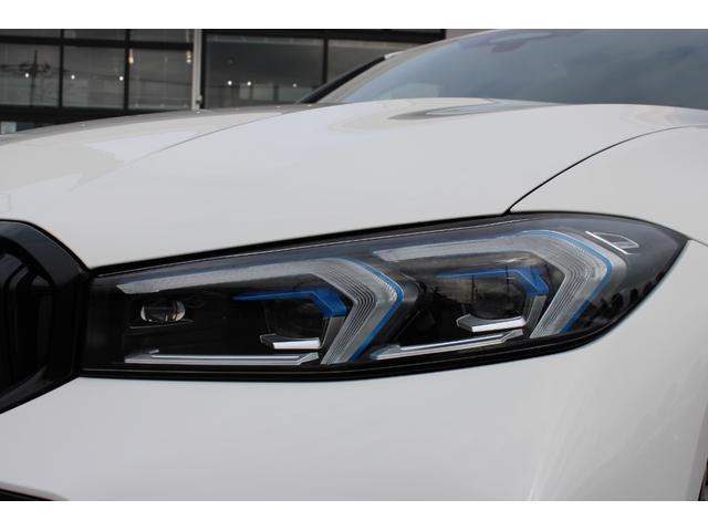 3シリーズ 320d xDriveMスポーツエディションシャドー 正規認定中古車 19インチアロイホイール コンフォートアクセス フロント電動シート フロントシートヒーター ハイビームアシスタント アンビエントライト 電動トランク アップルカープレイ(4枚目)