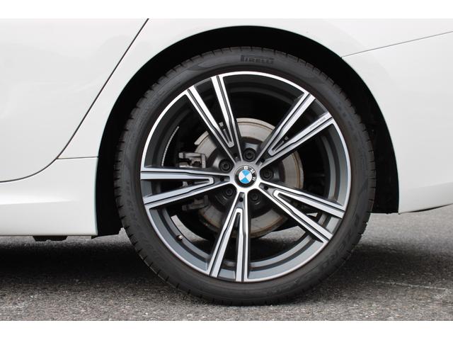3シリーズ 320d xDriveMスポーツエディションシャドー 正規認定中古車 19インチアロイホイール コンフォートアクセス フロント電動シート フロントシートヒーター ハイビームアシスタント アンビエントライト 電動トランク アップルカープレイ(7枚目)