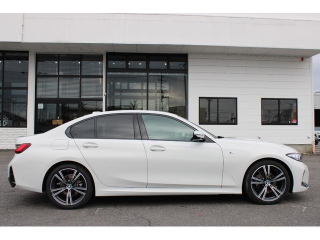 3シリーズ 320d xDriveMスポーツエディションシャドー 正規認定中古車 19インチアロイホイール コンフォートアクセス フロント電動シート フロントシートヒーター ハイビームアシスタント アンビエントライト 電動トランク アップルカープレイ(12枚目)