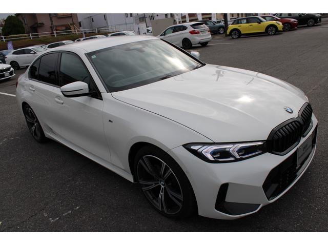 3シリーズ 320d xDriveMスポーツエディションシャドー 正規認定中古車 19インチアロイホイール コンフォートアクセス フロント電動シート フロントシートヒーター ハイビームアシスタント アンビエントライト 電動トランク アップルカープレイ(17枚目)