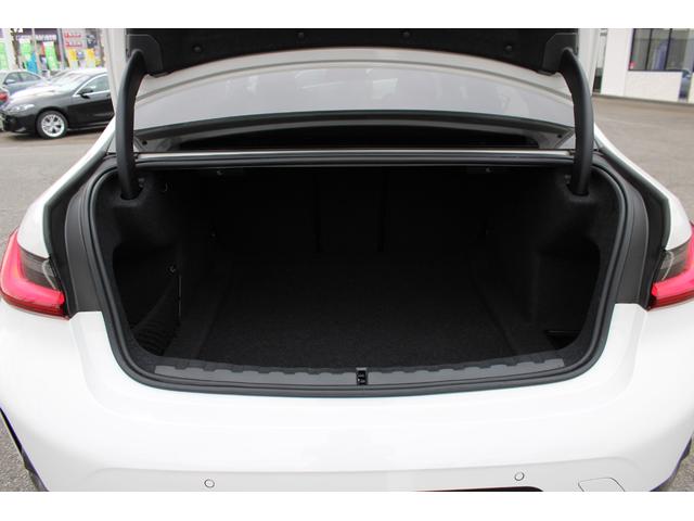 3シリーズ 320d xDriveMスポーツエディションシャドー 正規認定中古車 19インチアロイホイール コンフォートアクセス フロント電動シート フロントシートヒーター ハイビームアシスタント アンビエントライト 電動トランク アップルカープレイ(61枚目)