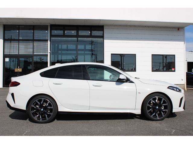 ２シリーズ ２２０ｄグランクーペ　Ｍスポーツ　正規認定中古車　弊社デモカー　１９インチアロイホイール　アダプティブＭサスペンション　電動フロントシート　フロントシートヒーター　ヘッドアップディスプレイ　ハーマンカードンサラウンドシステム（11枚目）